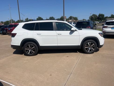 Used 2023 Volkswagen Atlas SE image 4