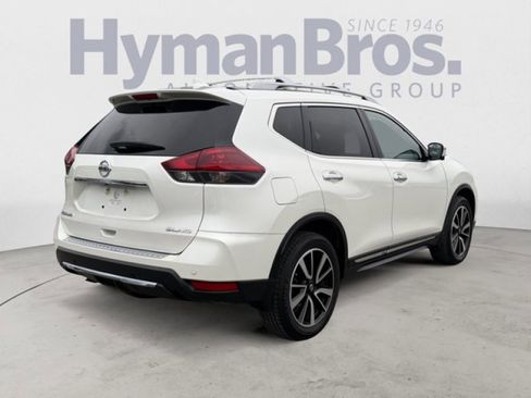 Used 2020 Nissan Rogue SL w/ Premium Package image 3