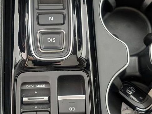 Used 2025 Honda Pilot Elite image 24
