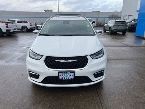 Used 2022 Chrysler Pacifica Limited image 2