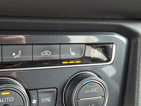 Used 2021 Volkswagen Tiguan SEL image 30