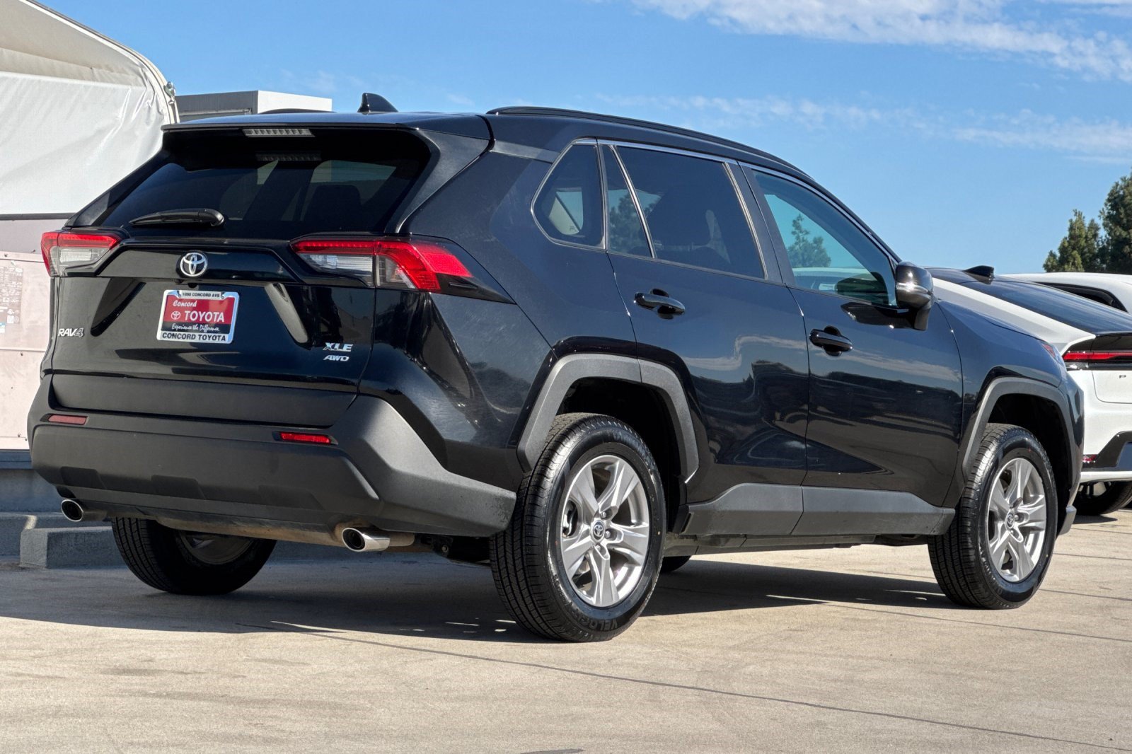 Used 2025 Toyota RAV4 XLE w/ Convenience Package AWD/4WD image 9