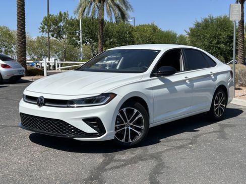 Used 2025 Volkswagen Jetta Sport FWD image 31