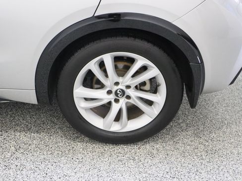 Used 2019 INFINITI QX30 w/ Navigation Package FWD image 10