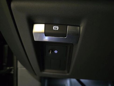 Certified 2024 Land Rover Defender 110 X-Dynamic SE image 25