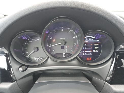 Certified 2025 Porsche Macan image 19