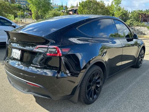 Used 2022 Tesla Model Y Long Range image 2