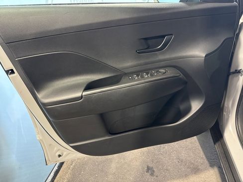 Used 2024 Hyundai Kona SE image 29