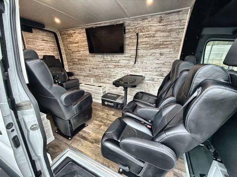 Used 2023 Mercedes-Benz Sprinter 1500 image 12