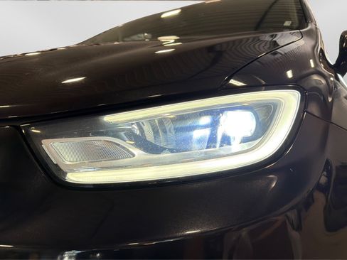 Used 2023 Chrysler Pacifica Limited FWD image 14