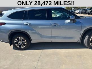 Used 2022 Toyota Highlander XLE AWD/4WD video 2