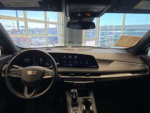 Used 2024 Cadillac XT4 Premium Luxury image 14