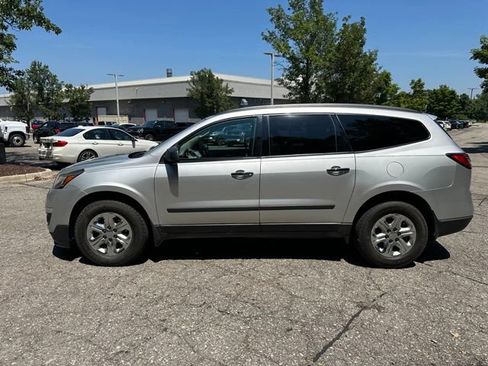 Used 2015 Chevrolet Traverse LS FWD image 2