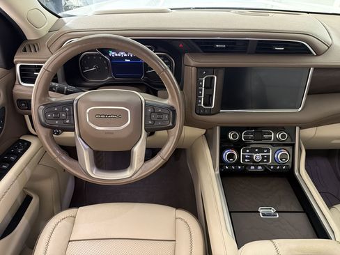 Used 2021 GMC Yukon Denali w/ Denali Premium Package AWD/4WD image 30
