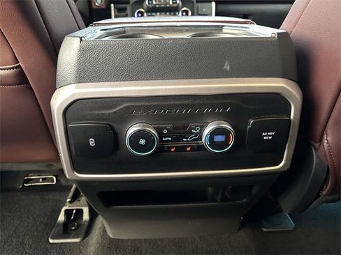 Used 2024 Ford Expedition Limited image 17