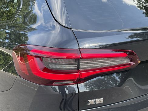 Used 2022 BMW X5 M50i w/ Premium Package image 25