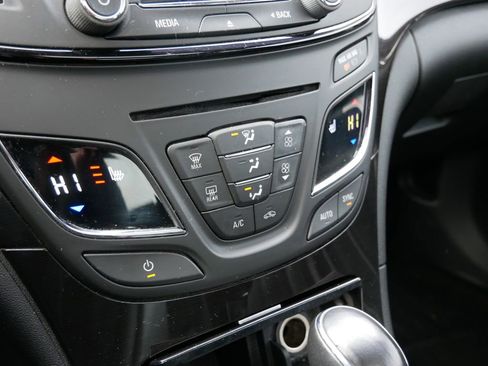 Used 2015 Buick Regal image 19