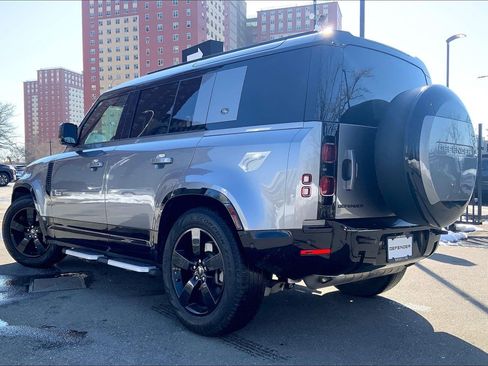 Used 2024 Land Rover Defender 110 X-Dynamic SE image 3
