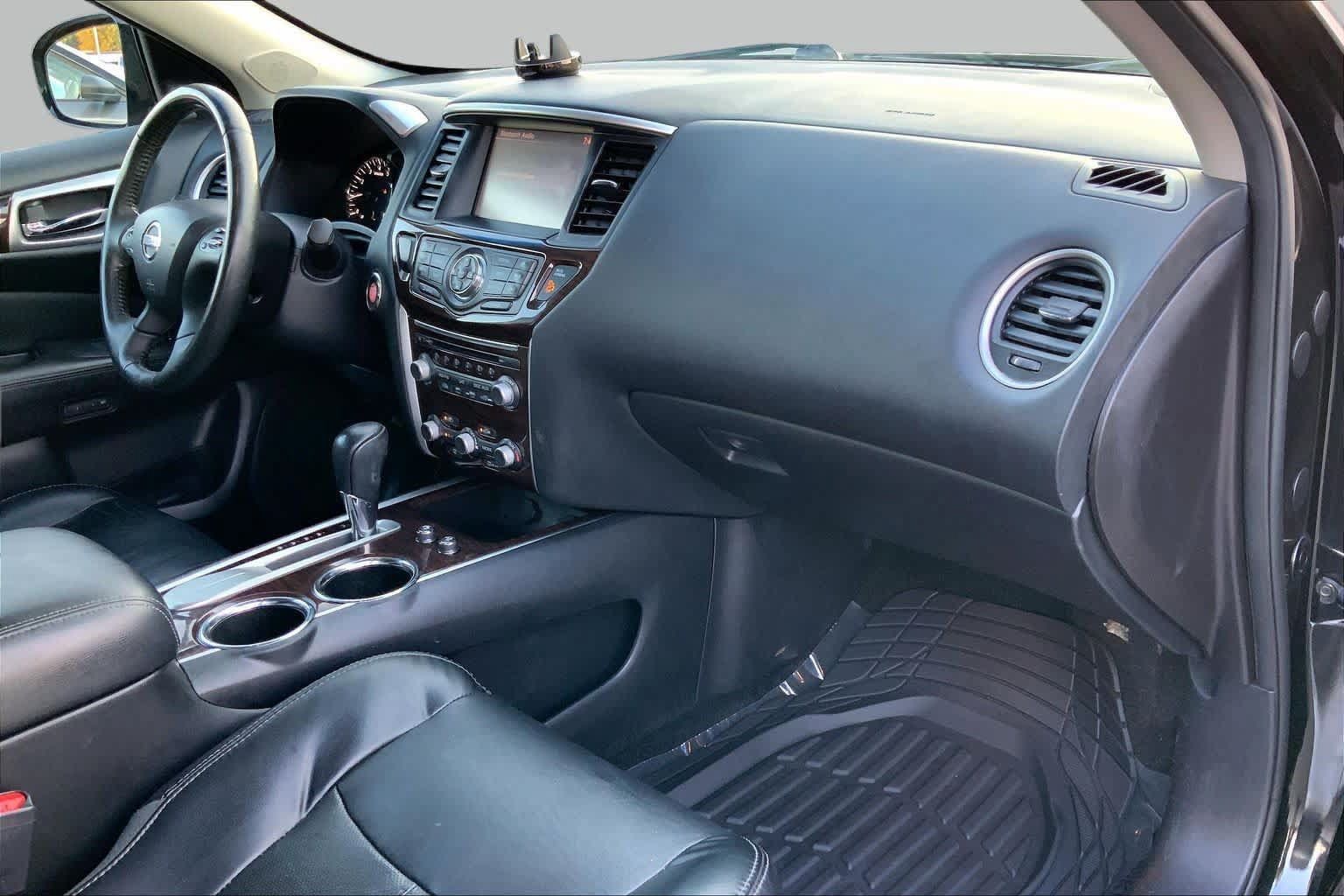Used 2015 Nissan Pathfinder Platinum w/ Cargo Package FWD image 18