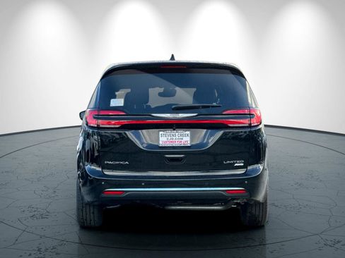 New 2026 Chrysler Pacifica Limited image 5