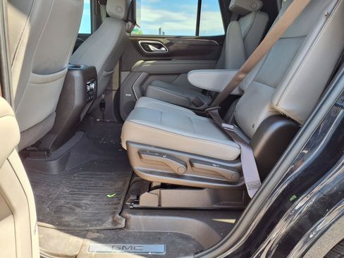 Used 2021 GMC Yukon SLT w/ SLT Luxury Plus Package RWD image 18