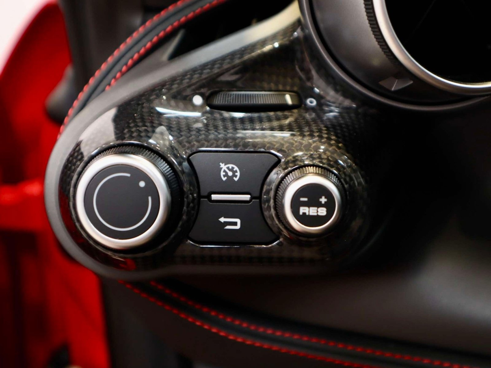 Certified 2021 Ferrari F8 Tributo RWD image 26