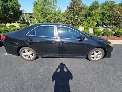 Used 2014 Toyota Camry SE FWD image 9