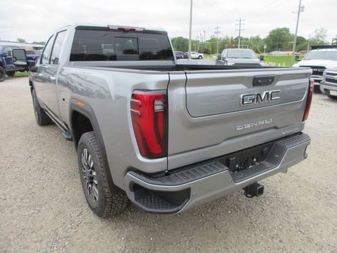 New 2026 GMC Sierra 2500 Denali Ultimate AWD/4WD image 9