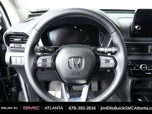 Used 2025 Honda Pilot Touring image 8