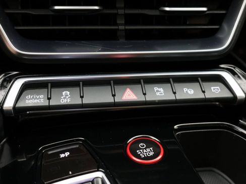 Used 2022 Audi e-tron GT Prestige image 32