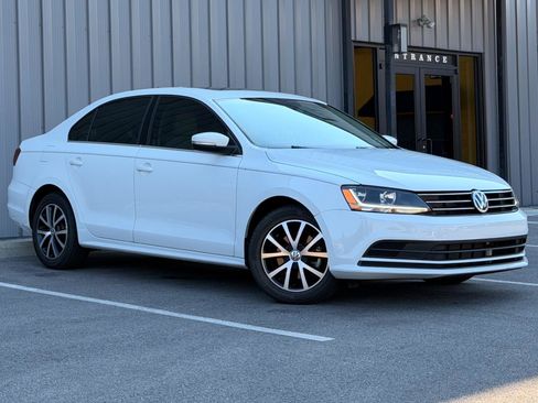 Used 2017 Volkswagen Jetta SE FWD image 3