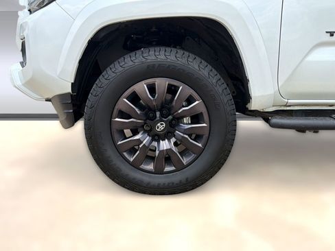Used 2022 Toyota Tacoma Limited w/ Nightshade Package AWD/4WD image 11
