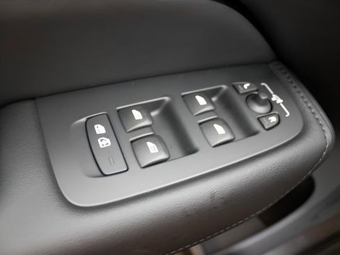 Used 2025 Volvo XC60 T8 Plus w/ Protection Package Premier image 22