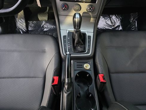 Used 2015 Volkswagen Golf S FWD image 40