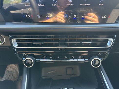 New 2026 Chevrolet Traverse LT w/ Driver Confidence Package FWD image 18