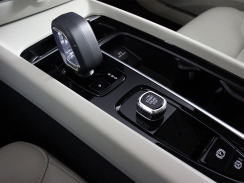 Certified 2025 Volvo V60 B5 Cross Country Plus image 15