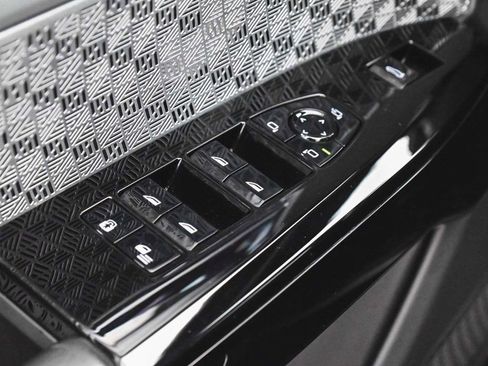 Used 2023 BMW i7 xDrive60 w/ Executive Package 2 image 10