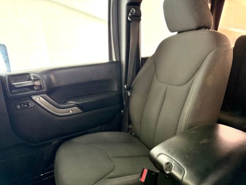 Used 2018 Jeep Wrangler Unlimited Sport S image 37