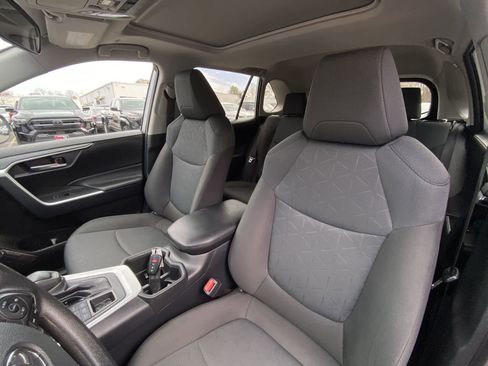 Used 2025 Toyota RAV4 XLE w/ Convenience Package image 21