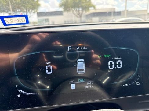 Certified 2025 Kia Sportage EX w/ EX Premium Package AWD/4WD image 14