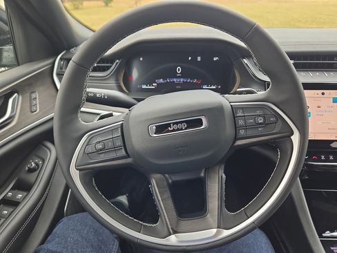 New 2026 Jeep Grand Cherokee L Limited AWD/4WD image 19