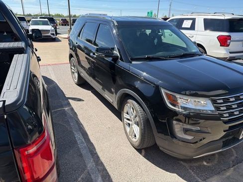 Used 2017 Ford Explorer Limited image 3
