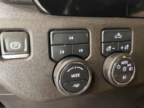 Used 2024 Chevrolet Silverado 2500 LT w/ Convenience Package image 17