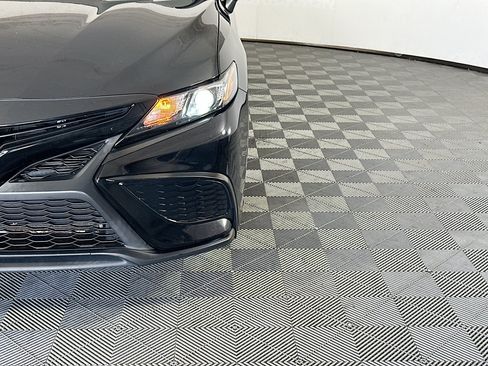 Used 2023 Toyota Camry SE w/ Cold Weather Package FWD image 9