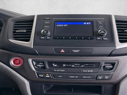 Used 2019 Honda Pilot LX image 25