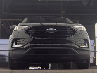 Used 2024 Ford Edge SEL w/ Sport Appearance Package AWD/4WD image 3