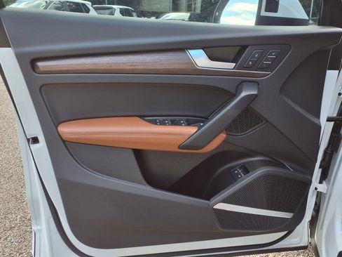 Used 2025 Audi Q5 e Premium Plus w/ Premium Plus Package image 18