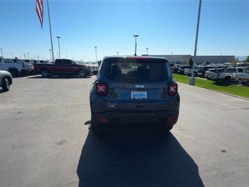 Used 2023 Jeep Renegade Latitude image 40