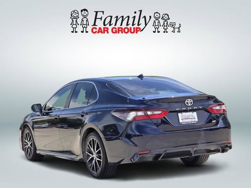 Used 2022 Toyota Camry SE image 3