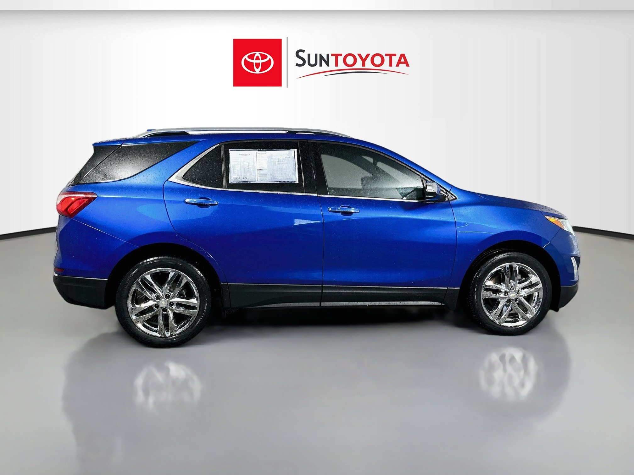 Used 2019 Chevrolet Equinox Premier FWD image 2